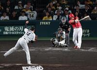 ７回、末包を空振り三振に打ち取る岩貞（撮影・山口登）