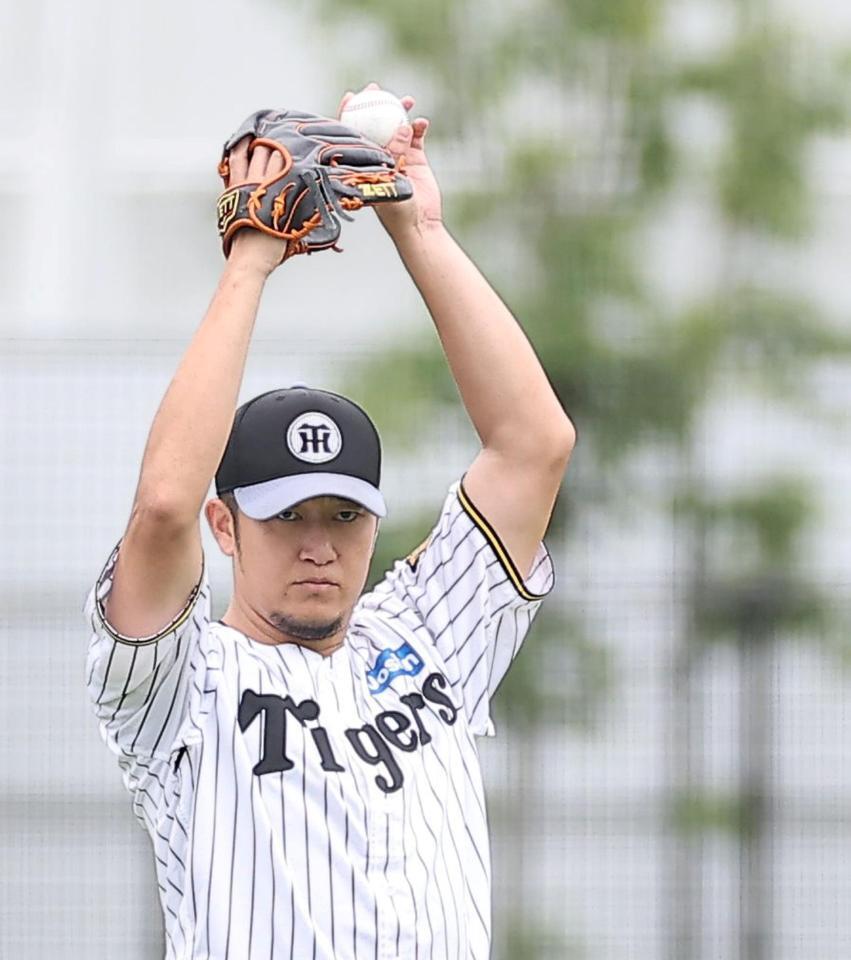 キャッチボールで調整する岩貞（撮影・西田忠信）