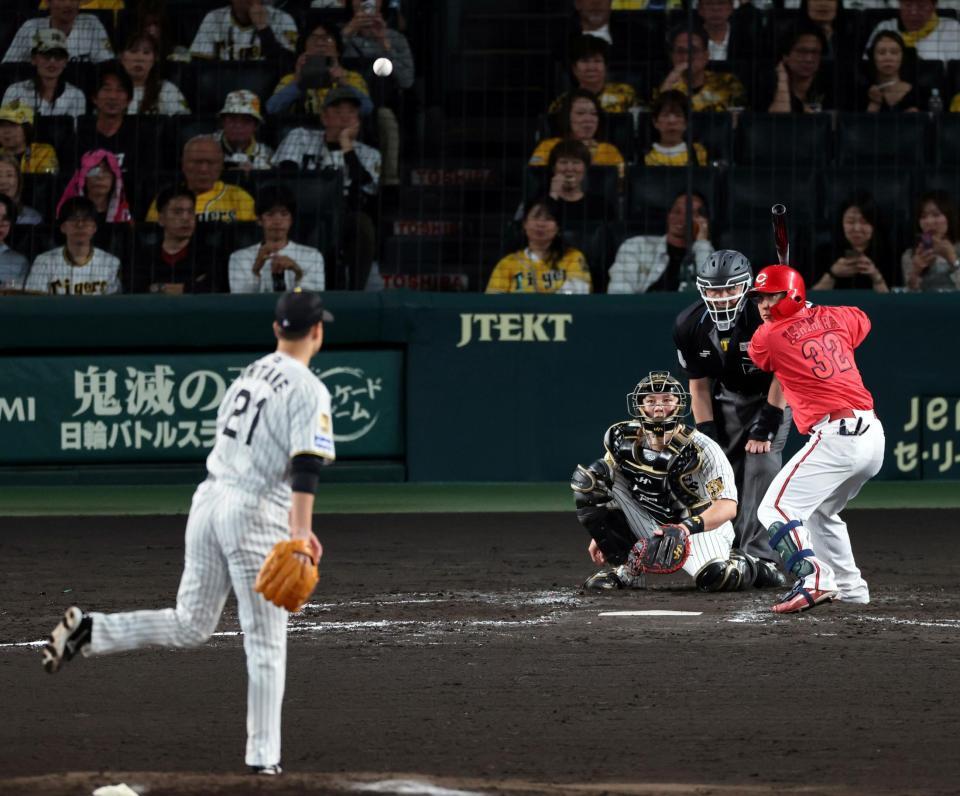 ３回、大竹は石原に６３㎞のスローボールを投じる（撮影・山口登）