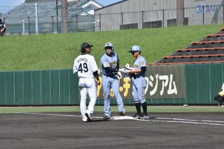 ５回、左前打を放った立石