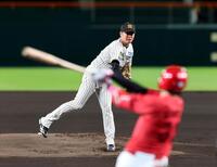 １回、西勇は菊池を空振り三振に打ち取る（撮影・山口登）