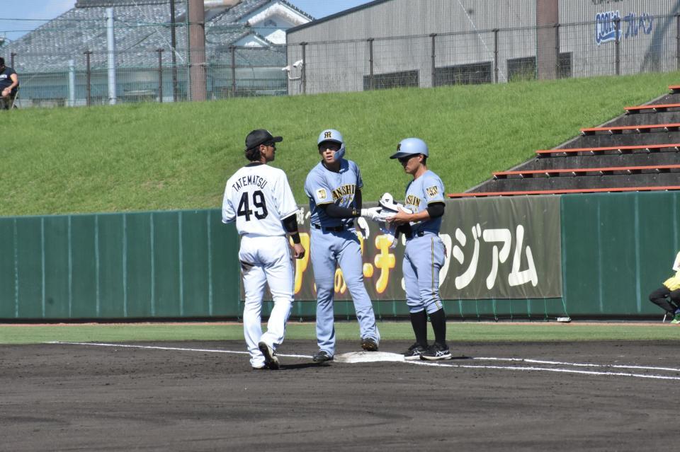 ５回、左前打を放った立石