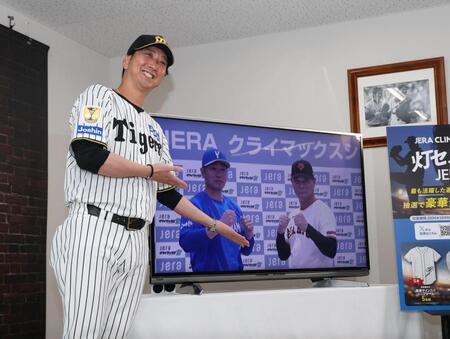 橋上監督代行（右）と相川監督が率いるチームの勝者を待ち受ける藤川監督（撮影・中田匡峻）