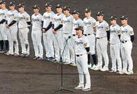 ファンへ感謝の言葉を述べる藤川監督（撮影・立川洋一郎）