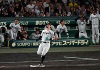 ６回阪神無死、右飛に倒れる阪神・佐藤輝明＝甲子園（撮影・山口登）＝８日