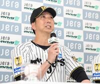 会見する藤川監督（撮影・中田匡峻）