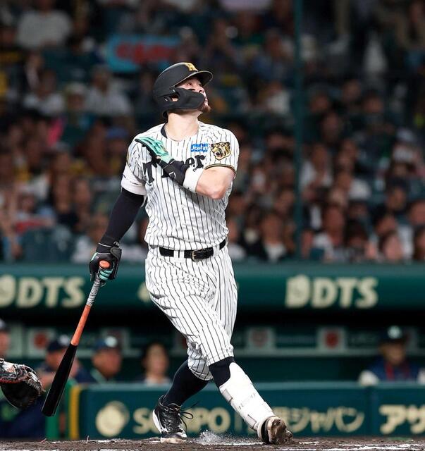 阪神・佐藤輝3冠王!史上9人目