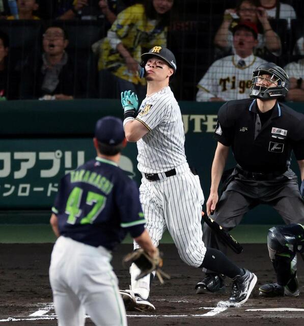 佐藤輝が40本塁打を逃し森下が頭抱える