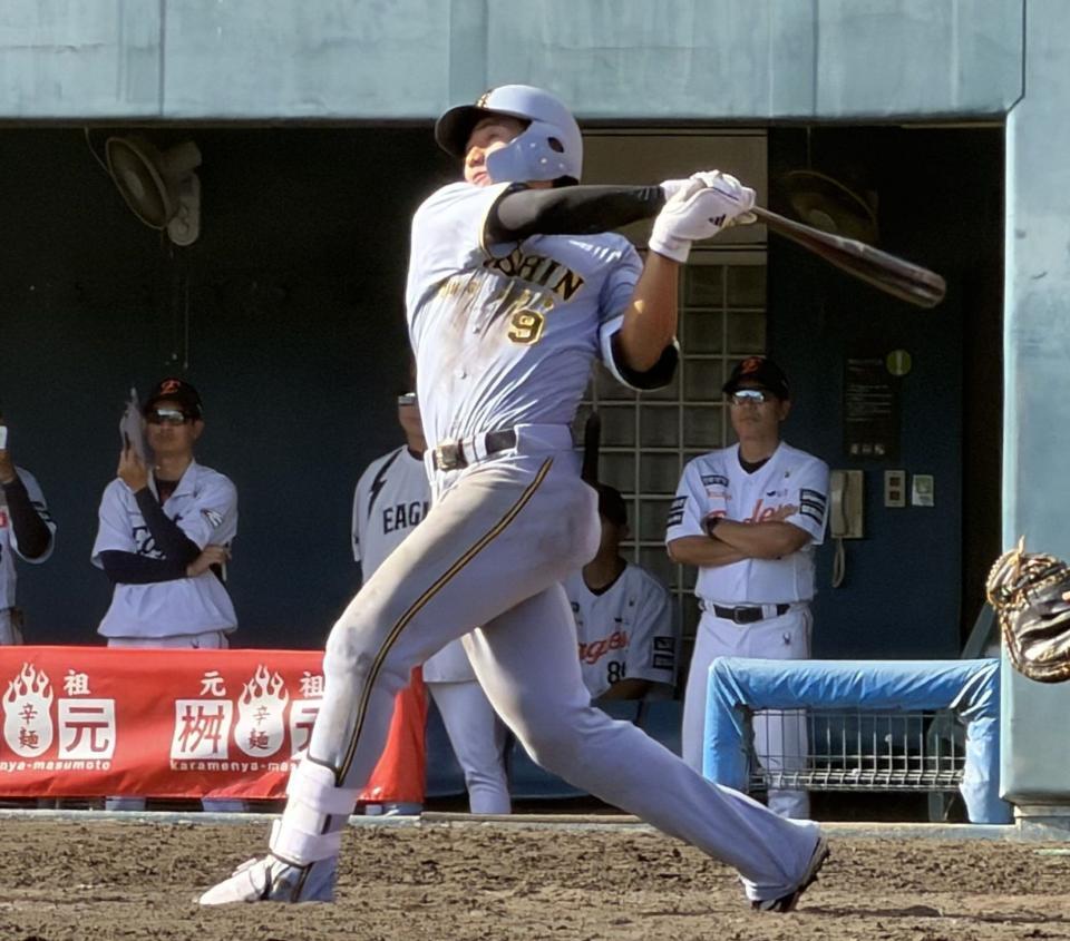 ９回、左前打を放った立石
