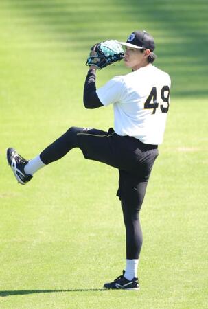 キャッチボールで調整する工藤（撮影・坂部計介）