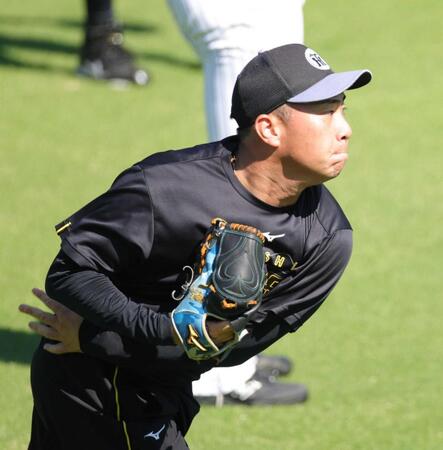 　キャッチボールで調整する桐敷（撮影・坂部計介）