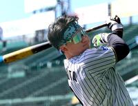 ティー打撃をする森下（撮影・立川洋一郎）