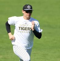 ダッシュをする及川（撮影・中田匡峻）