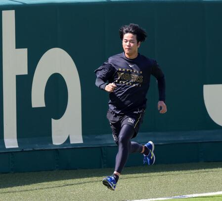 登板へ向けて調整する高橋（撮影・立川洋一郎）