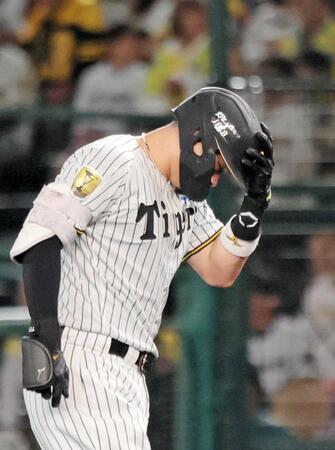８回、中飛に倒れた佐藤輝