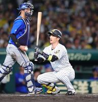 ７回、近本は空振り三振に倒れる（撮影・坂部計介）
