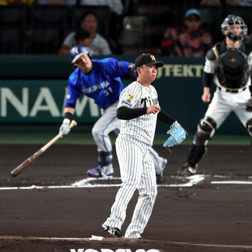 １回、村上は宮崎に先制適時打を許す（撮影・山口登）