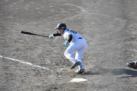 ９回、遊撃への併殺打に倒れた嶋村