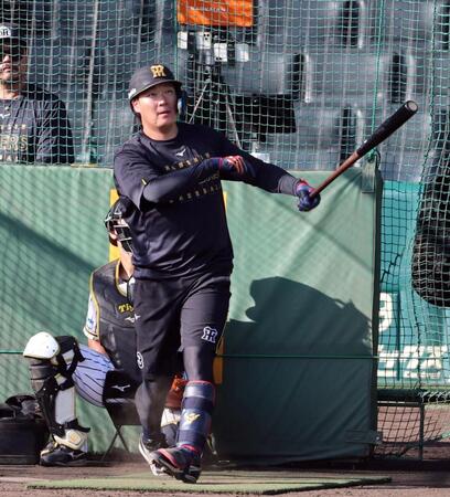 打撃練習する阪神・大山悠輔＝甲子園（撮影・山口登）