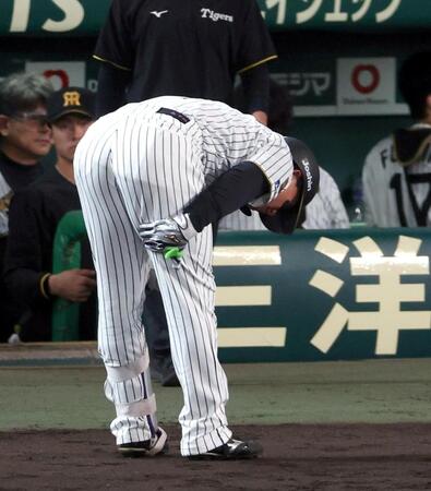 ６回、右ももの裏を気にする森下（撮影・山口登）
