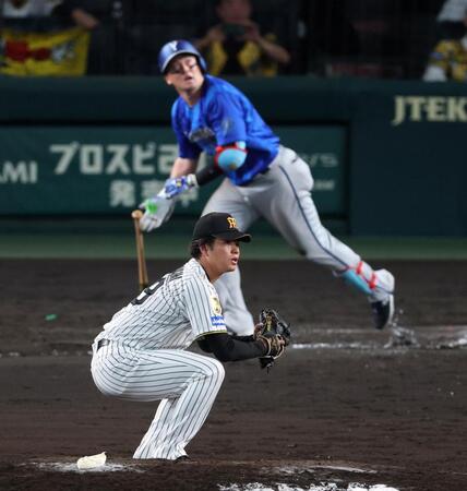 ８回、高橋は牧に先制ソロを許す（撮影・山口登）
