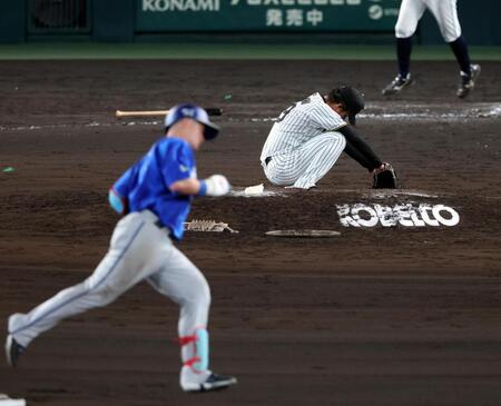 ８回、高橋は牧に先制ソロを許す（撮影・山口登）