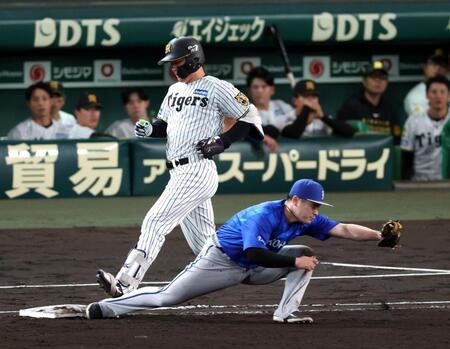 ６回、森下は二塁ゴロで一塁へ駆け込むもアウトになる（撮影・山口登）