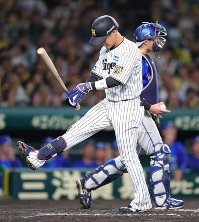 ９回、木浪は空振り三振に倒れる（撮影・坂部計介）