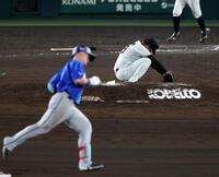 ８回、高橋は牧に先制ソロを許す（撮影・山口登）