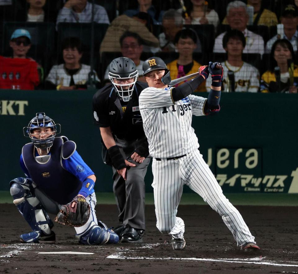 ２回、左前打を放つ大山（撮影・山口登）