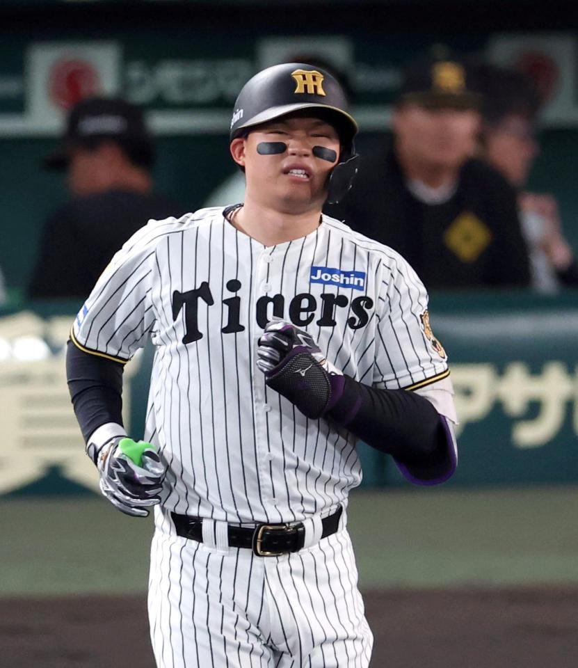 ３回、中飛に倒れ渋い表情を見せる森下（撮影・山口登）