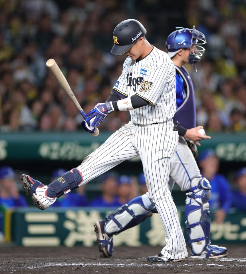 ９回、木浪は空振り三振に倒れる（撮影・坂部計介）