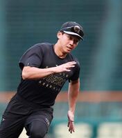 走塁練習をする阪神・立石正広＝甲子園（撮影・西田忠信）