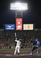 ７回、中飛に倒れる代打・森下（撮影・飯室逸平）