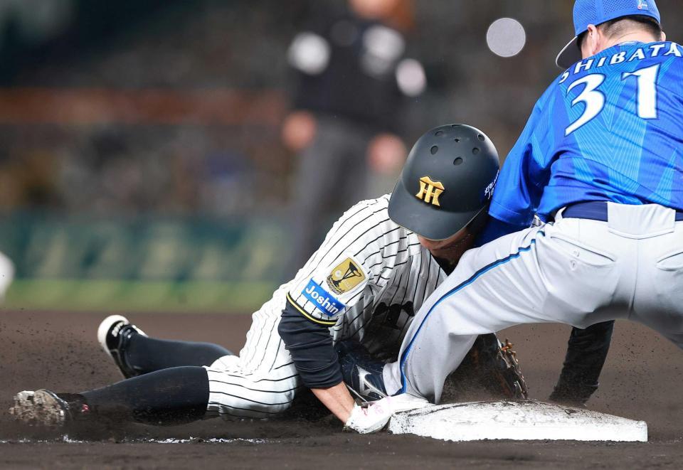 ９回、三盗を決める植田（撮影・西田忠信）