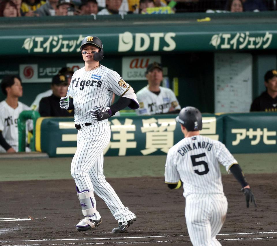 ７回、森下は中飛に倒れる（撮影・山口登）