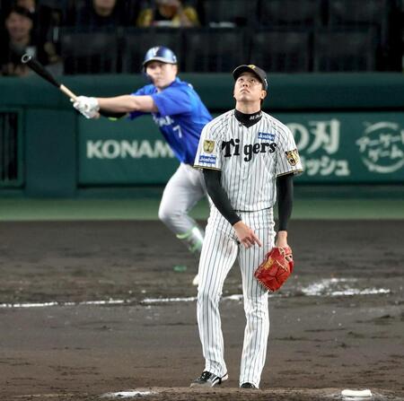 　３回、佐野に先制３ランを許す才木（撮影・山口登）