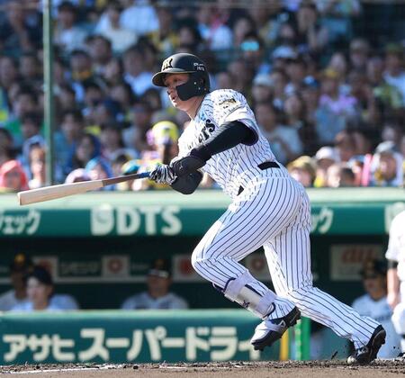 １回、左前打を放つ森下（撮影・西田忠信）