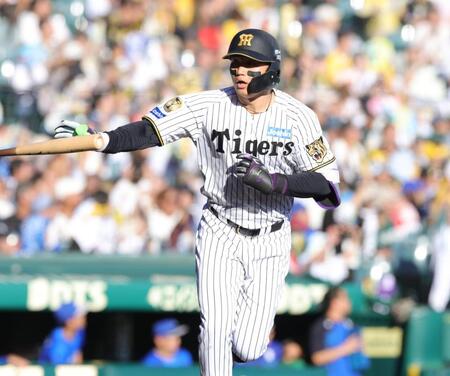 ５回、森下は左越えに本塁打を放つ（撮影・坂部計介）