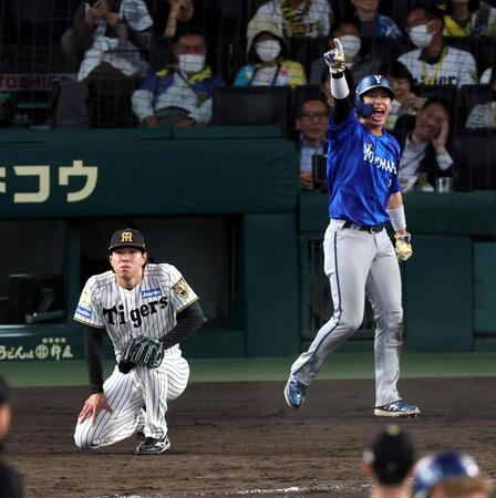 ９回、工藤は逆転を許しガックリとひざを突く（撮影・山口登）
