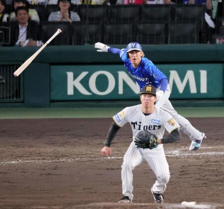９回、三森が中前に２点打を放つ。投手・工藤