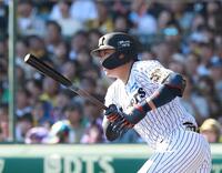 １回、同点打を放つ大山（撮影・西田忠信）