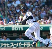 １回、左前打を放つ森下（撮影・西田忠信）