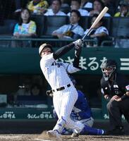５回、ソロを放つ森下（撮影・田中太一）