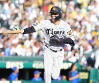 ５回、森下は左越えに本塁打を放つ（撮影・坂部計介）