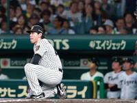 ９回、三森に逆転打を許しぼう然とする工藤（撮影・西田忠信）