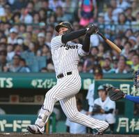 ７回、勝ち越しソロを放つ森下（撮影・西田忠信）