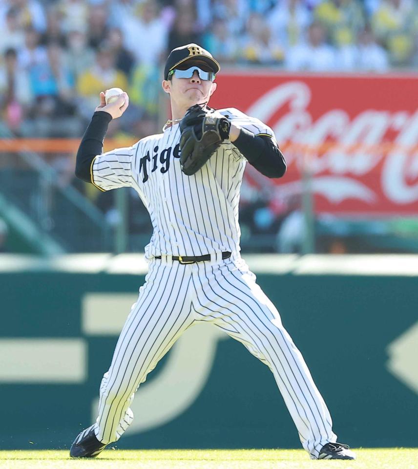 １回、高寺からの送球を受け、本塁へ好返球する中野（撮影・西田忠信）