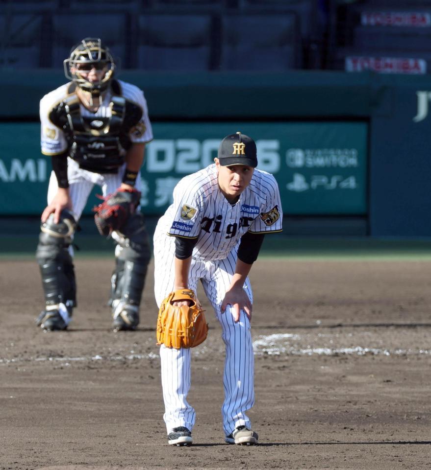 ４回、大竹は成瀬に２ランを許しガックリ（撮影・山口登）