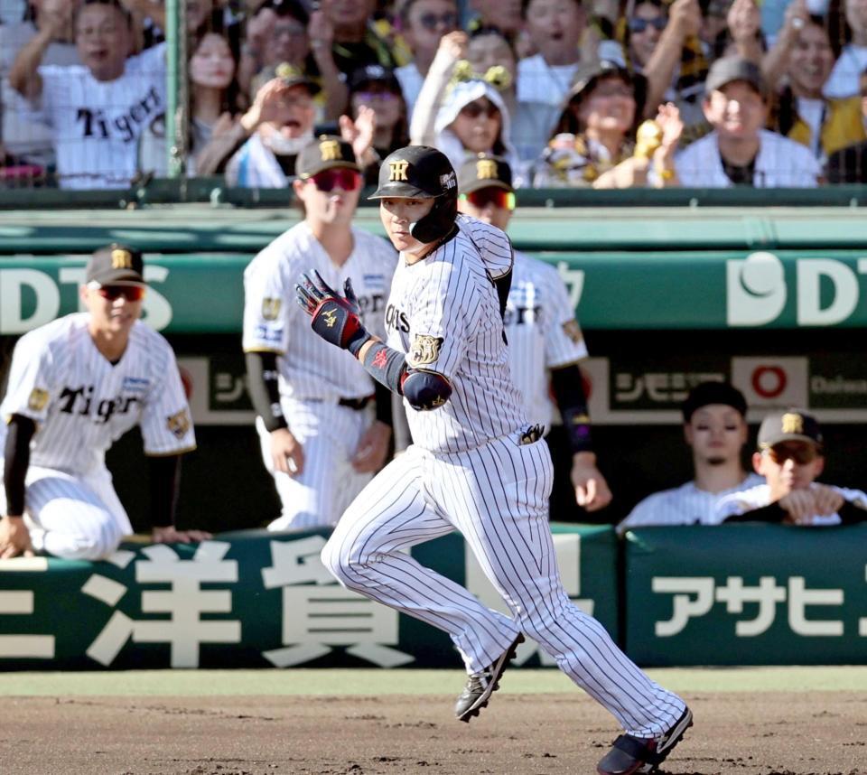 　１回、同点打を放つ大山（撮影・田中太一）